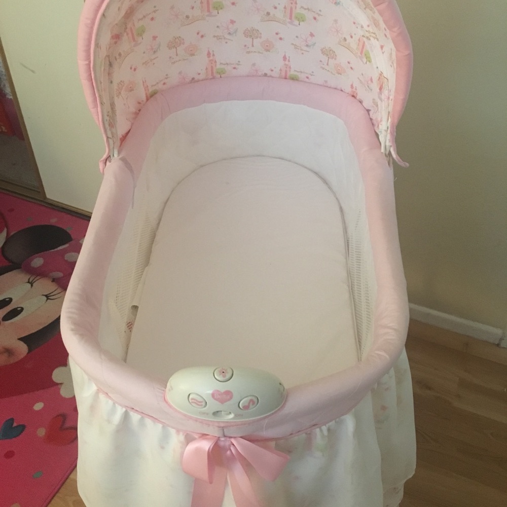 Bassinet - Picture 5 of 5